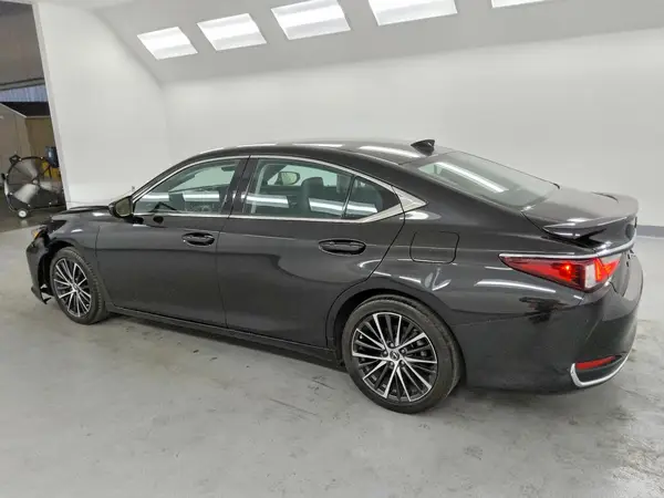 58ADA1C10RU040940 2024 LEXUS ES - Image 2