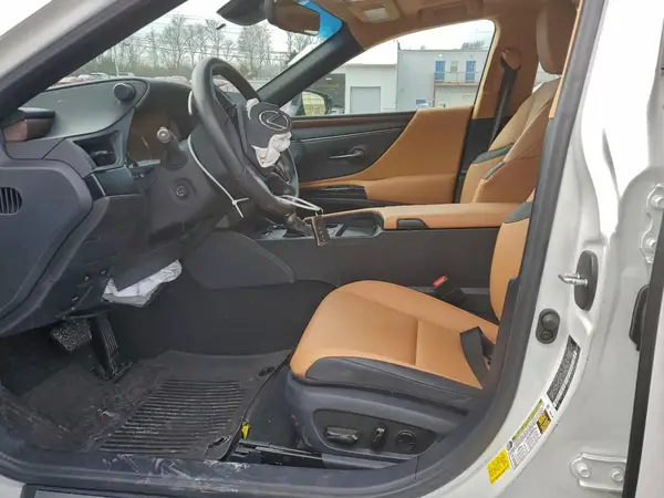 2024 LEXUS ES auction photo 7
