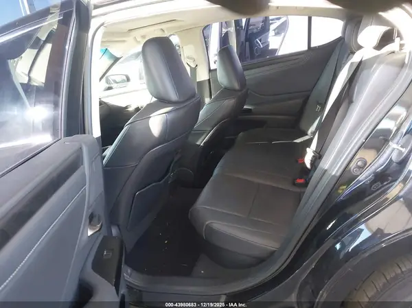 58ADA1C10RU045670 2024 LEXUS ES - Image 8