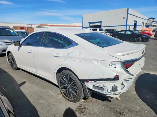 58ADA1C10RU052201 2024 LEXUS ES - Image 2