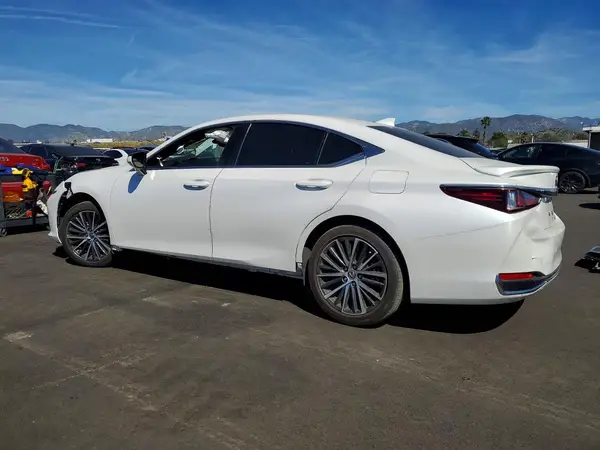 58ADA1C10RU053963 2024 LEXUS ES - Image 2