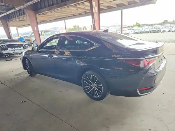 58ADA1C10SU054956 2025 LEXUS ES - Image 2