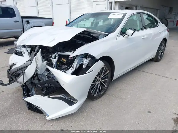58ADA1C10SU055282 2025 LEXUS ES - Image 2