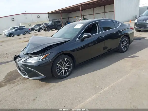 58ADA1C10SU055640 2025 LEXUS ES - Image 2