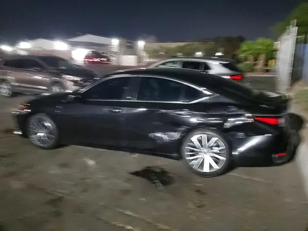 58ADA1C10SU061034 2025 LEXUS ES - Image 2