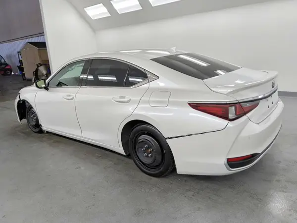 58ADA1C10SU063155 2025 LEXUS ES - Image 2