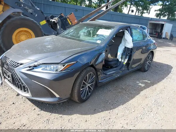 58ADA1C10SU063687 2025 LEXUS ES - Image 2