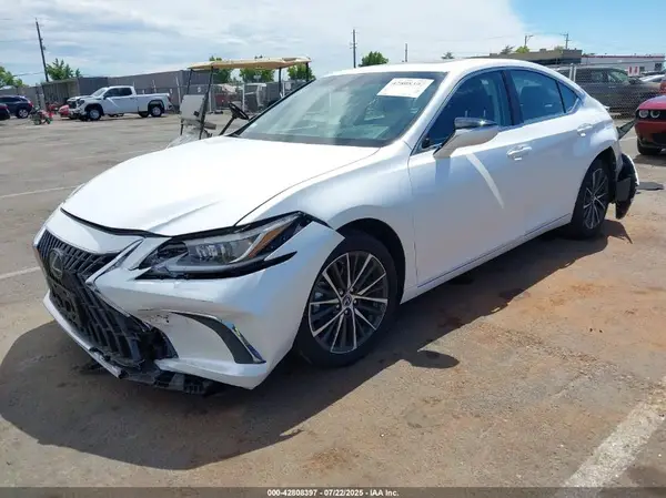 58ADA1C10SU065116 2025 LEXUS ES - Image 2