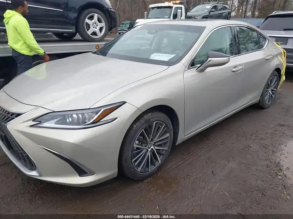 58ADA1C10SU077458 2025 LEXUS ES - Image 2