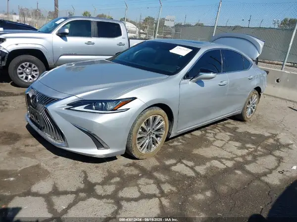 58ADA1C11MU007356 2021 LEXUS ES - Image 2
