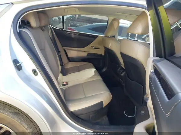 58ADA1C11MU007356 2021 LEXUS ES - Image 8
