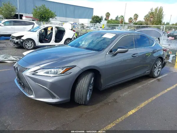 58ADA1C11MU008541 2021 LEXUS ES - Image 2