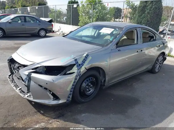 58ADA1C11MU008667 2021 LEXUS ES - Image 2