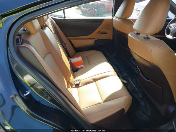 58ADA1C11MU009897 2021 LEXUS ES - Image 8