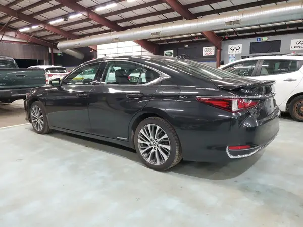 58ADA1C11MU012816 2021 LEXUS ES - Image 2