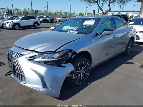 58ADA1C11NU015880 2022 LEXUS ES - Image 2