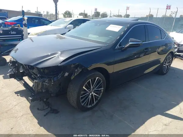 58ADA1C11NU015975 2022 LEXUS ES - Image 2
