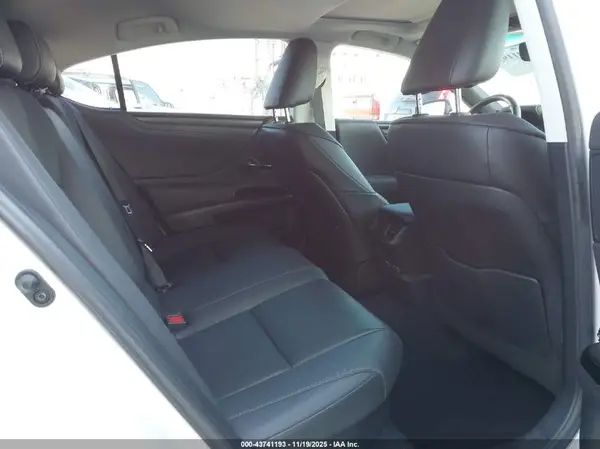 58ADA1C11NU018505 2022 LEXUS ES - Image 8