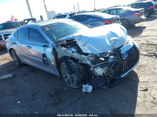 58ADA1C11NU019444 2022 LEXUS ES - Image 1