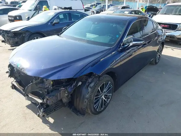 58ADA1C11NU021100 2022 LEXUS ES - Image 2
