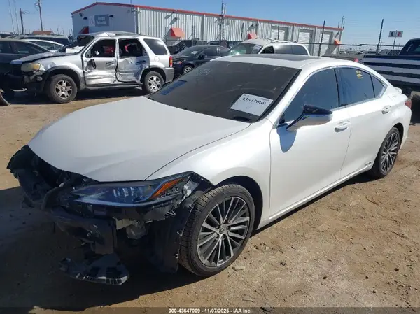 58ADA1C11NU025096 2022 LEXUS ES - Image 2