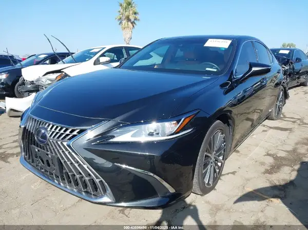 58ADA1C11NU026524 2022 LEXUS ES - Image 2