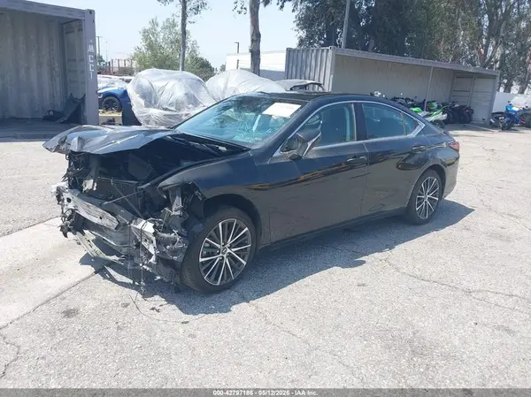 58ADA1C11RU037870 2024 LEXUS ES - Image 2