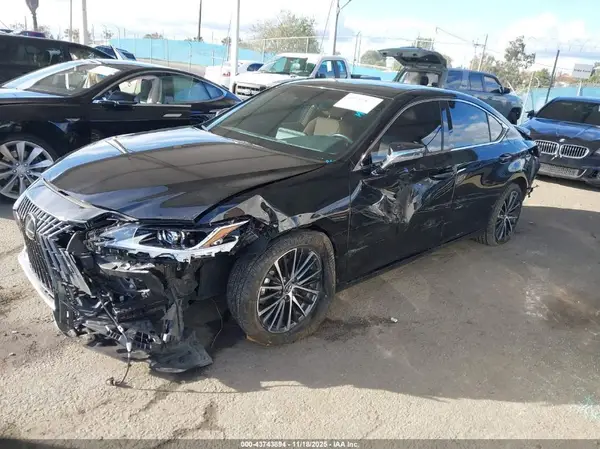 58ADA1C11RU038498 2024 LEXUS ES - Image 2