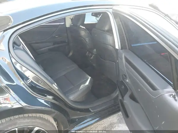 58ADA1C11RU044169 2024 LEXUS ES - Image 8