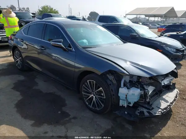 58ADA1C11RU045547 2024 LEXUS ES - Image 1