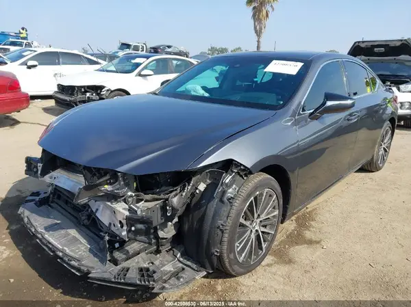 58ADA1C11RU045547 2024 LEXUS ES - Image 2