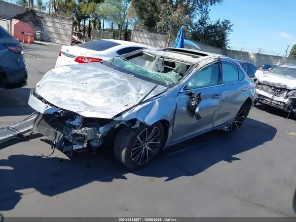 58ADA1C11RU045581 2024 LEXUS ES - Image 2
