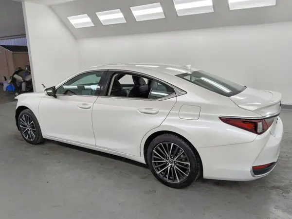 58ADA1C11RU052451 2024 LEXUS ES - Image 2