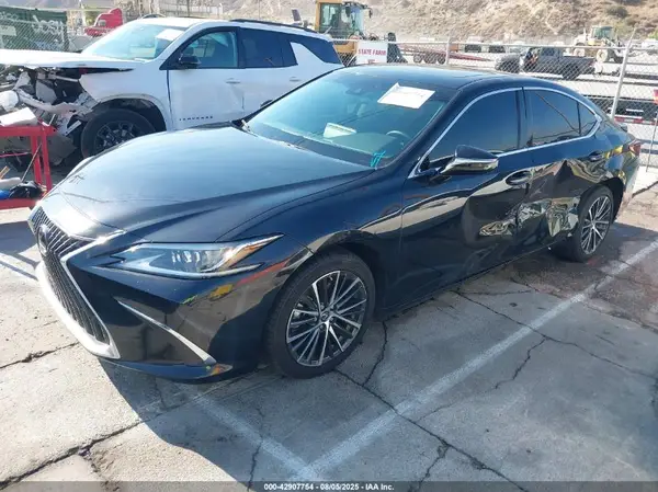 58ADA1C11SU055114 2025 LEXUS ES - Image 2