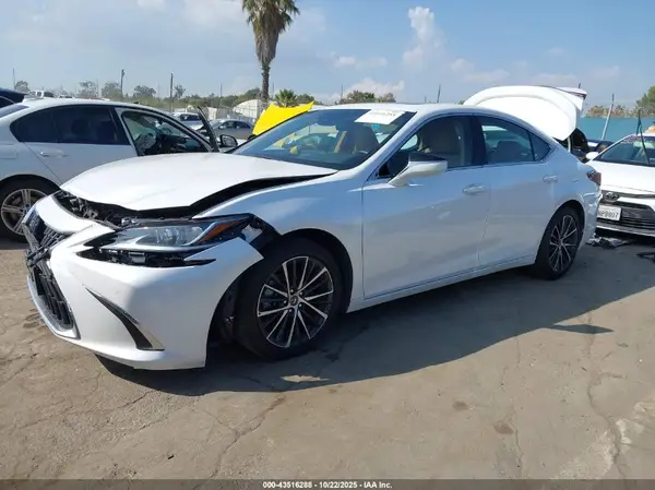 58ADA1C11SU064234 2025 LEXUS ES - Image 2
