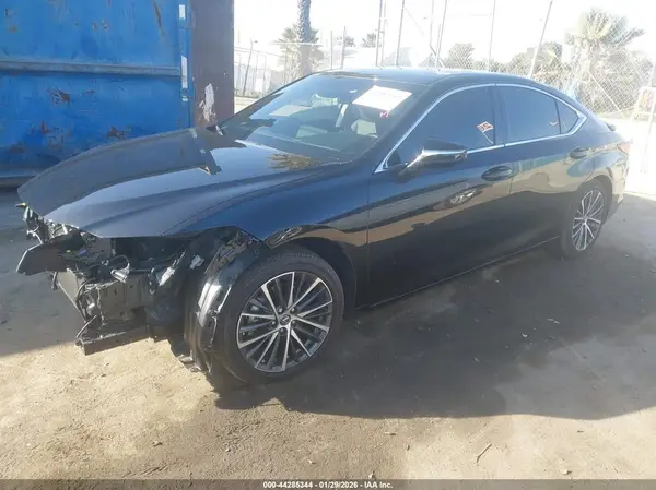 58ADA1C11SU070308 2025 LEXUS ES - Image 2