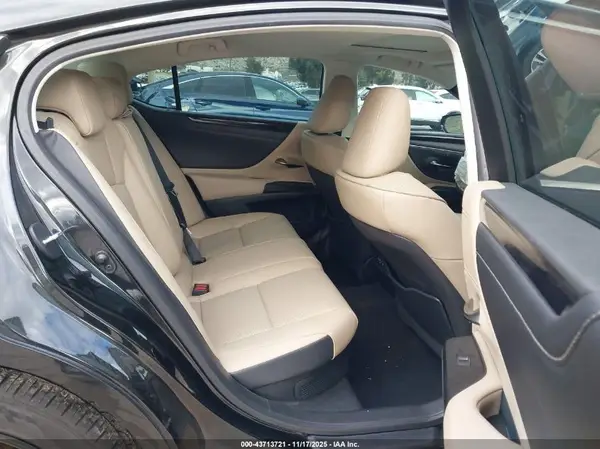 58ADA1C12MU001713 2021 LEXUS ES - Image 8