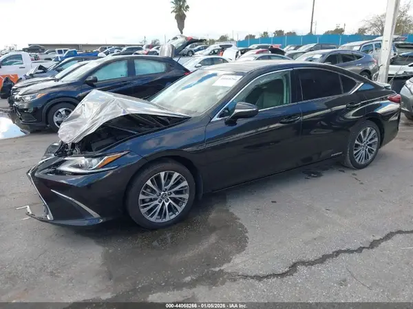 58ADA1C12MU002358 2021 LEXUS ES - Image 2