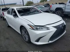 58ADA1C12MU010962 2021 LEXUS ES