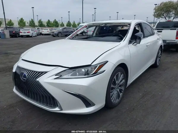 58ADA1C12MU010962 2021 LEXUS ES - Image 2