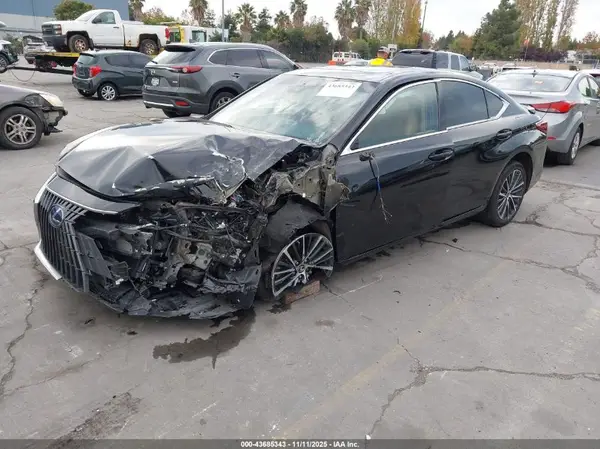 58ADA1C12NU013605 2022 LEXUS ES - Image 2