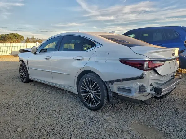58ADA1C12NU015967 2022 LEXUS ES - Image 2