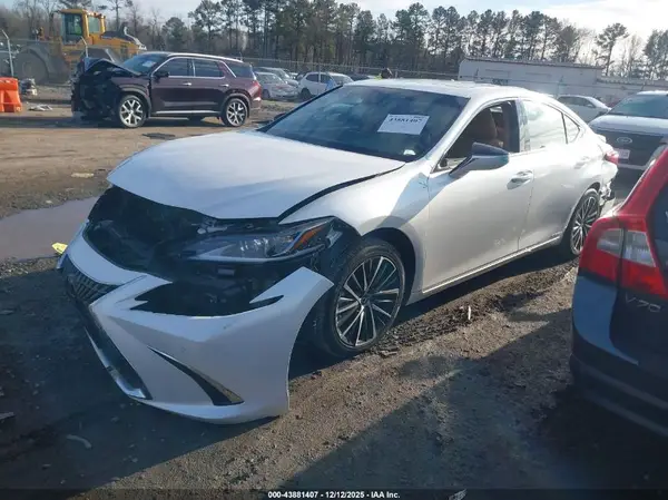 58ADA1C12NU015970 2022 LEXUS ES - Image 2