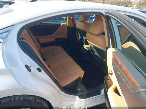 58ADA1C12NU015970 2022 LEXUS ES - Image 8