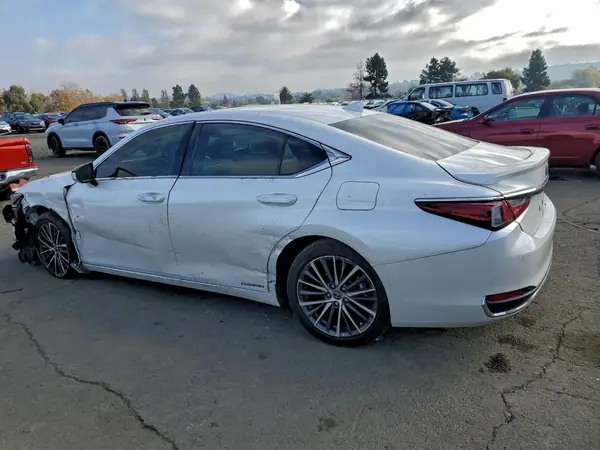 58ADA1C12NU025379 2022 LEXUS ES - Image 2