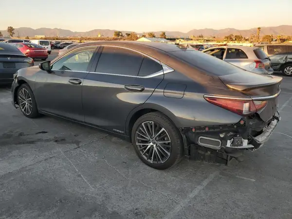 58ADA1C12NU025768 2022 LEXUS ES - Image 2