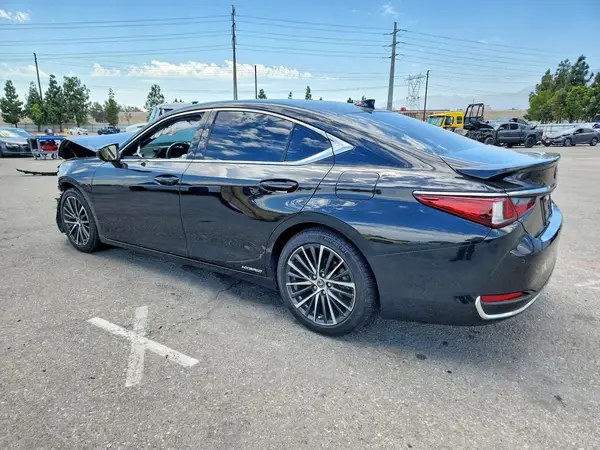 58ADA1C12NU026032 2022 LEXUS ES - Image 2