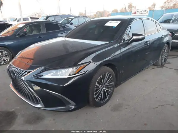 58ADA1C12PU027698 2023 LEXUS ES - Image 2