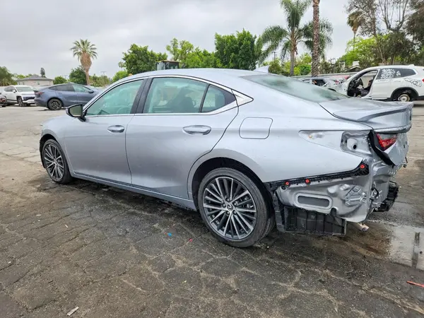58ADA1C12PU028172 2023 LEXUS ES - Image 2