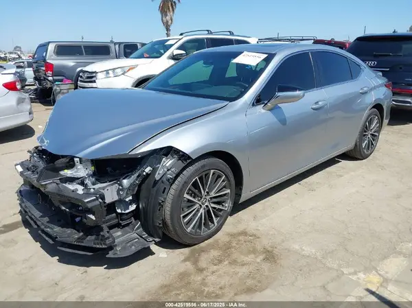 58ADA1C12PU035669 2023 LEXUS ES - Image 2